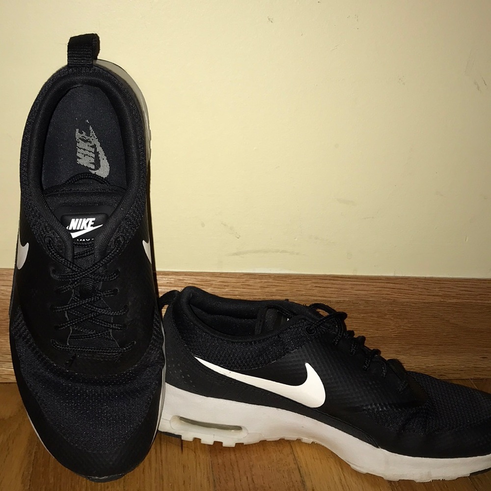 NIKE AIR MAX THEAS